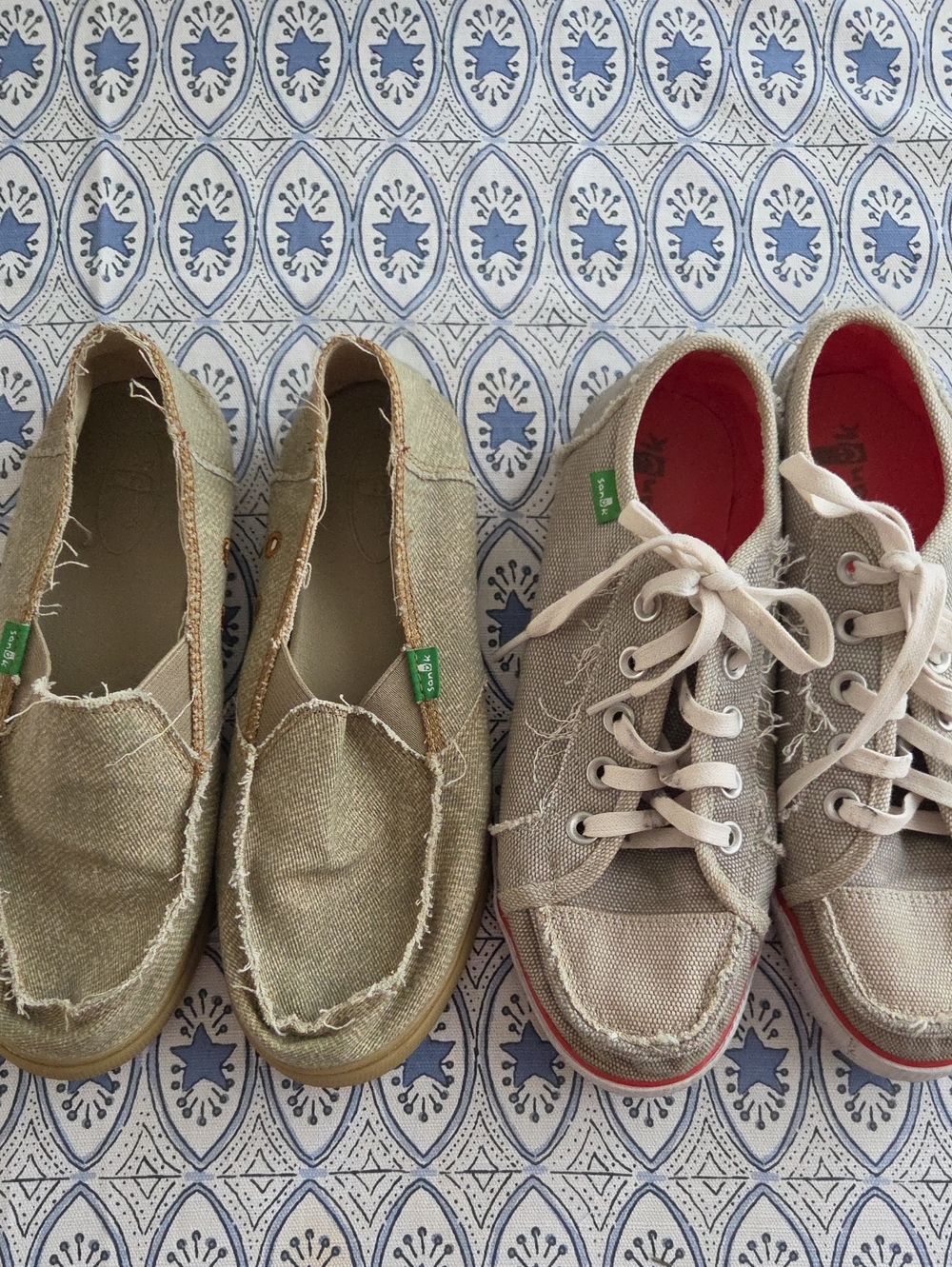 Sanuk Womens Beige Canvas Slip-On and Lace-Up Sneakers